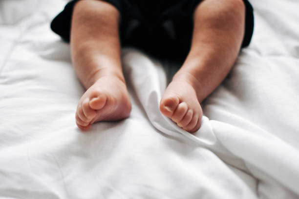 istock Baby leg fingers 1168064228