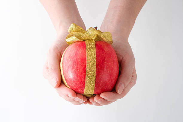 salute come regalo - gift apple ribbon fruit foto e immagini stock