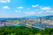 stadtansicht-bei-kawanishi-hyogo-in-japan.jpg?b=1&s=170x170&k=20&c=mTi2aeoa5g11YGBMJAtNKckJACSCCwjwHXRLMJH6a-4=
