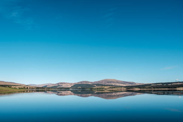 clatteringshaws loch vicino a new galloway in scozia - dumfries and galloway foto e immagini stock