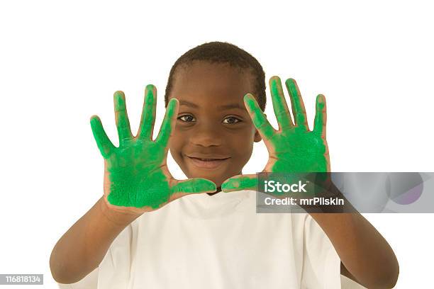 Kleiner Junge Mit Bemalten Händen Green Stockfoto und mehr Bilder von Zahl 10 - Zahl 10, Jungen, Malfarbe