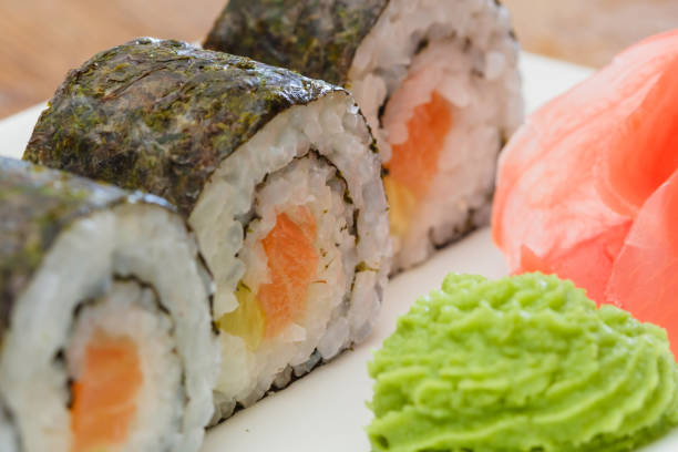 philadelphia sushi white plate. close up. - main course salmon meal course imagens e fotografias de stock