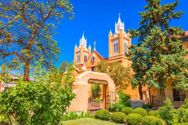 église saint philippe de neri - albuquerque new mexico skyline southwest usa photos et images de collection