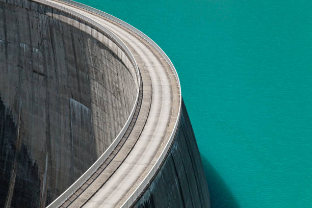 вид сверху на плотину стаузе мусербоден возле капруна, австрия - hydroelectric power station фотографии стоковые фото и изображения