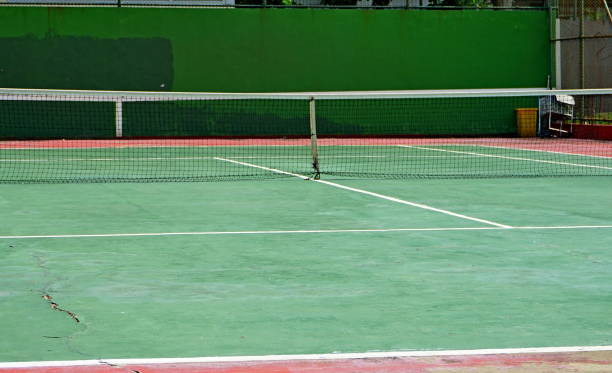 istock Old  tennis court 1168214523
