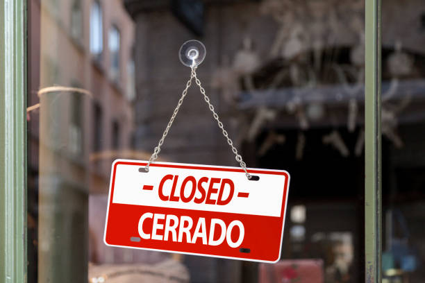 istock Closed sign in English & Spanish 1168247211