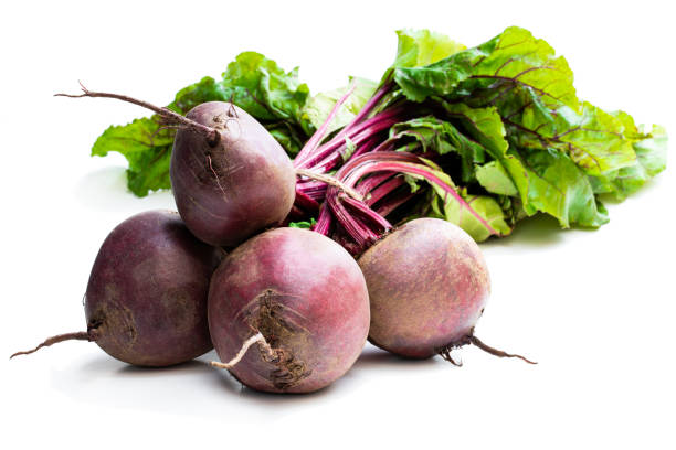 bunch of new beetroots isolated on white - beet common beet isolated root vegetable imagens e fotografias de stock