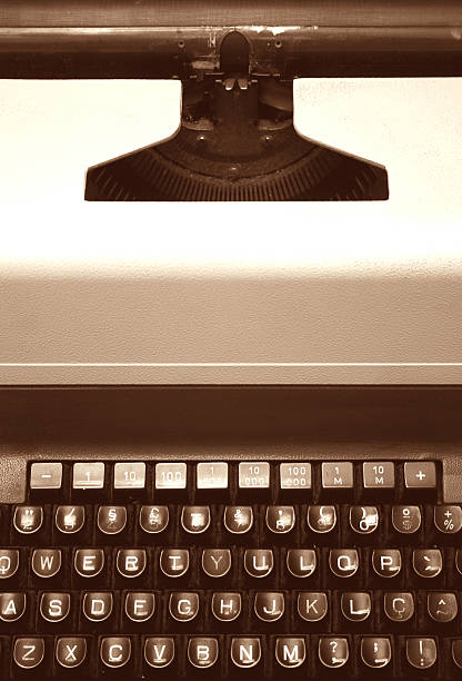 velha máquina de escrever em tons sépia - typewriter sepia toned old nostalgia imagens e fotografias de stock