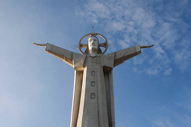 istock Jesus Statue in Vung Tau 116832586