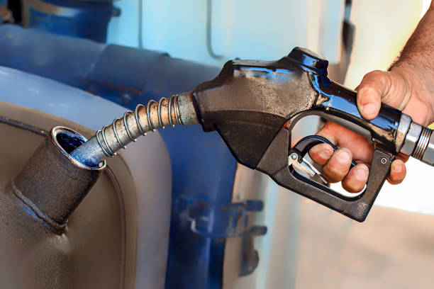 Refueling a transport truck - fotografia de stock