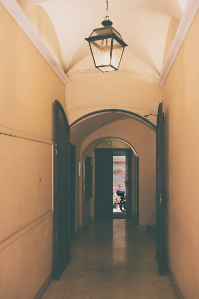 corridor in the interior of the italian house - indoors window courtyard elegance imagens e fotografias de stock