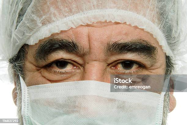 Porträt Der Ältere Männlich Chirurg Mit Einer Maske Stockfoto und mehr Bilder von Arzt