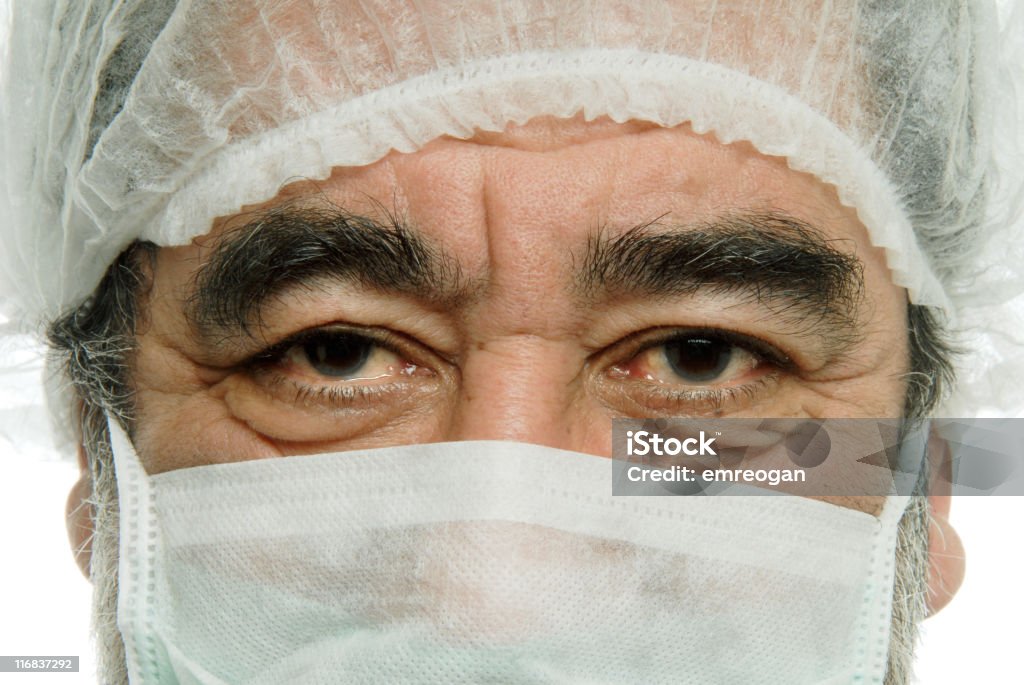 Portrait d'un homme d'âge mûr portant un Masque de chirurgien - Photo de Adulte libre de droits