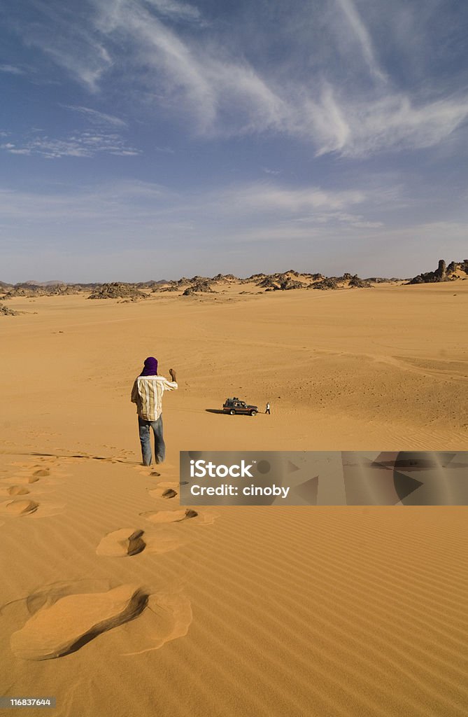 Arena pasos de Libia Sahara Akakus - Foto de stock de Libia libre de derechos