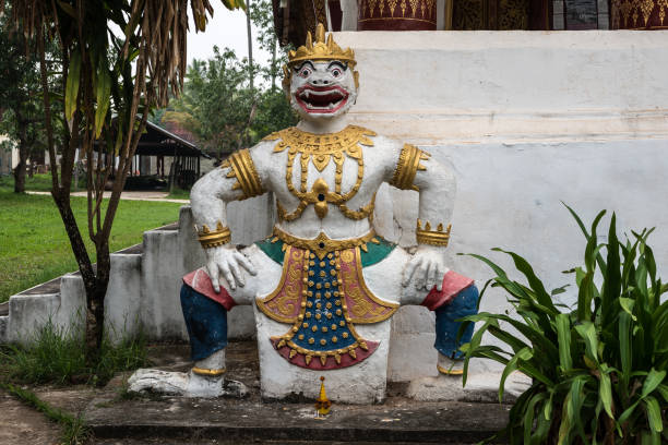 templo de wat aham-monastério do coração aberto-em luang prabang, laos - monastery buddhism wat east - fotografias e filmes do acervo