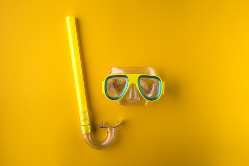 Scuba mask, background, yellow