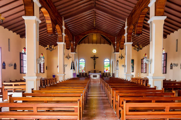 notre soeur de la cathédrale de l'assomption, baracoa, cuba - baracoa photos et images de collection
