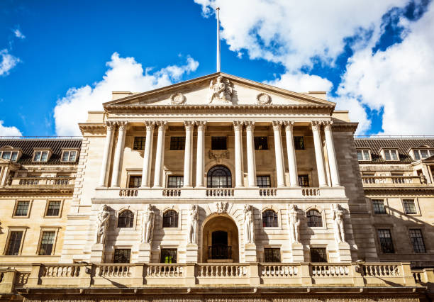 Bank of England in London The imposing classical upper facade of the Bank of England's headquarters building on Threadneedle Street in the City of London. bank of england stock pictures, royalty-free photos & images