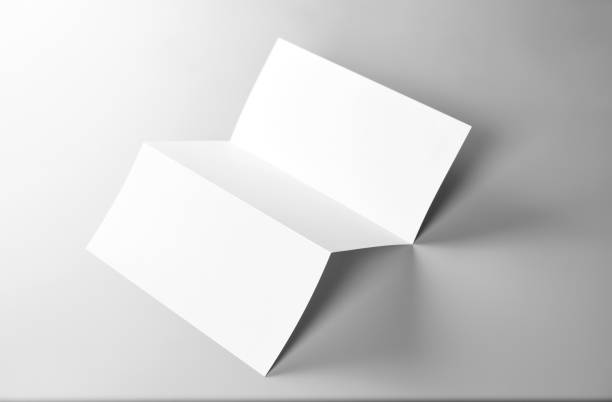 空白の折り目付きレター、レターヘッド、またはチラシ - paper sheet ストックフォトと画像