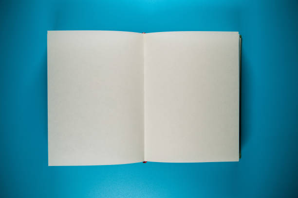 bianco aperto libro vuoto su sfondo blu - book photo album publication open foto e immagini stock