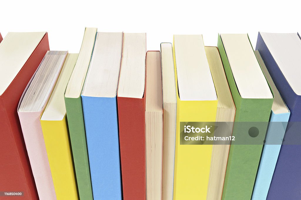 Fila de colorido libros de bolsillo - Foto de stock de Amarillo - Color libre de derechos
