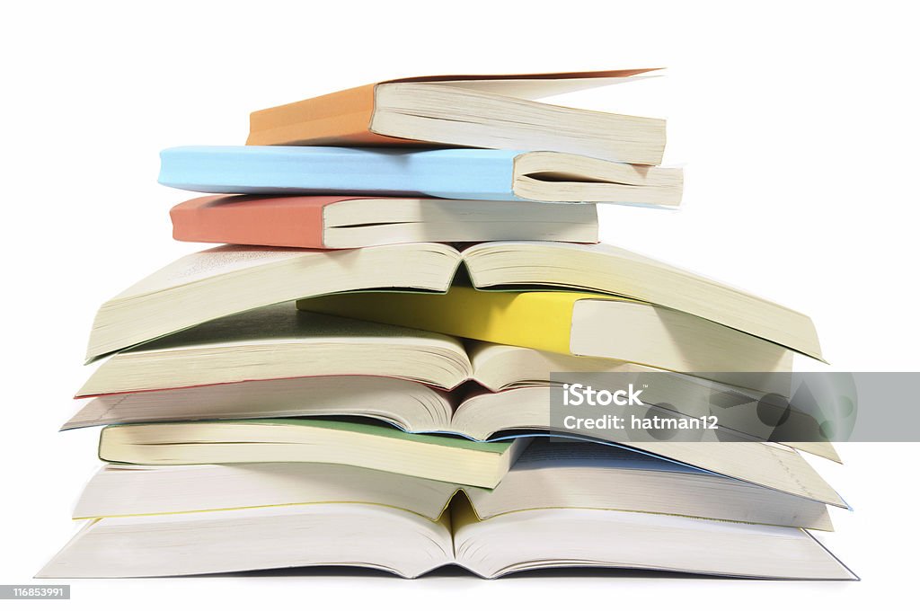 Untidy Pila de libros de bolsillo - Foto de stock de Abierto libre de derechos