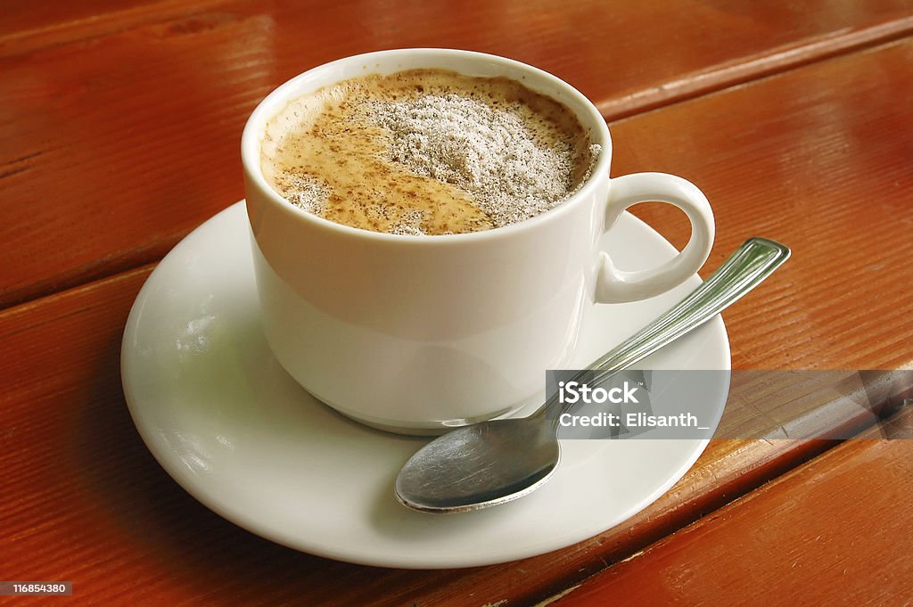 Xícara de Cappuccino com colher de metal - Foto de stock de Assado royalty-free