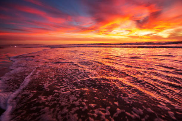 istock beautiful sunsen in the ocean 1168552496