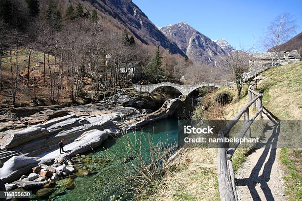 Valle Verzasca Foto de stock y más banco de imágenes de Valle Verzasca - Valle Verzasca, Aire libre, Alpes Europeos