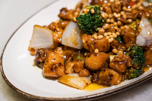 Chinese dishes : Fried chicken with pine nuts