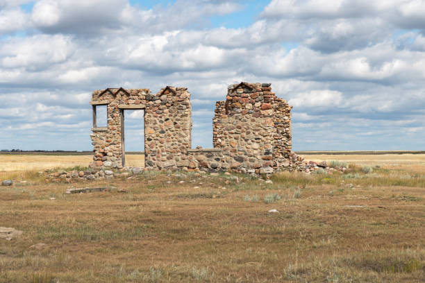 istock Building Ruin on the Prairie 1168623057