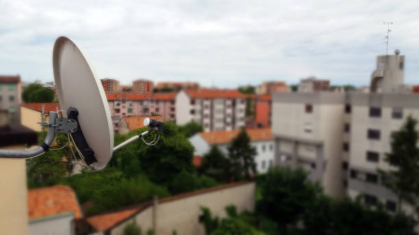 tv antenna on the roof of the house. a photograph of an antenna that is used to receive satellite signals. - television aerial roof antenna city imagens e fotografias de stock