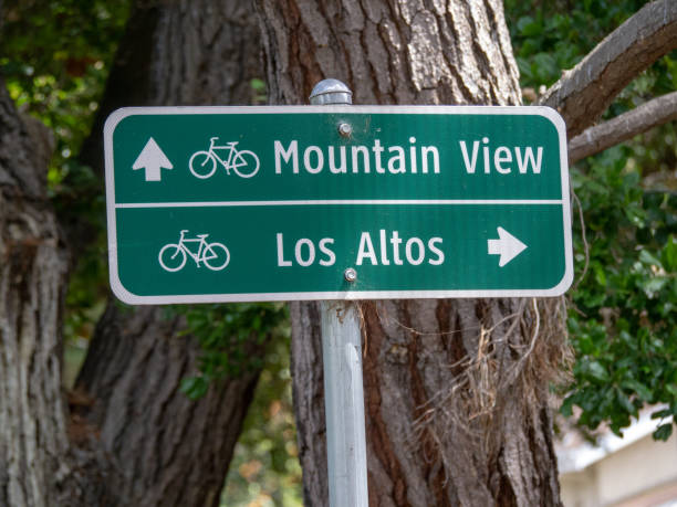 sinal de rua para motociclistas mountain view e los altos direções - mountain view - fotografias e filmes do acervo