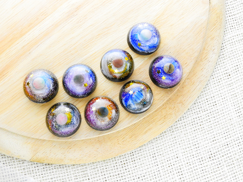Create galaxy drink coasters using resin, glitter and pigment powders, handmade items. Suitable for keychains, necklace and pendant.\