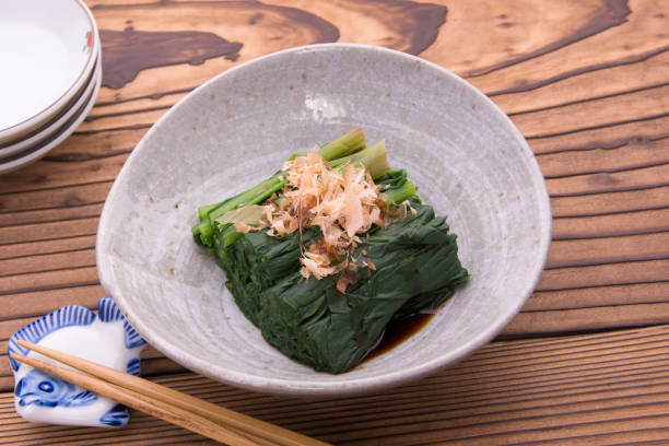 hōrensōnōhitashi - dashi broth fotos stockfoto's en -beelden