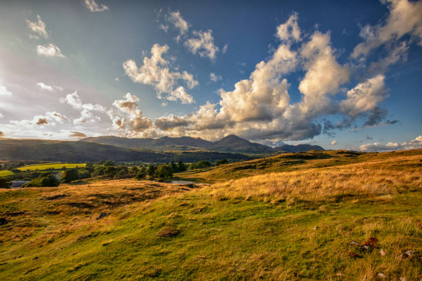 el viejo de coniston - old man of coniston fotografías e imágenes de stock