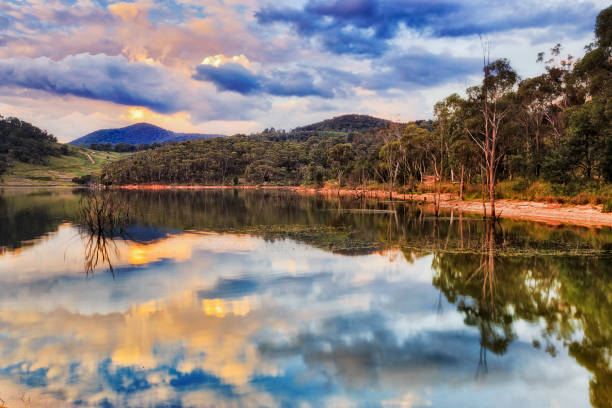 BM Lake Lyell Fire sunset reflect Colourful sunset over Lake Lyell still waters reflecting with surrounding hills and gum trees - Blue Mountains part of NSW, Australia. blue mountains australia photos stock pictures, royalty-free photos & images