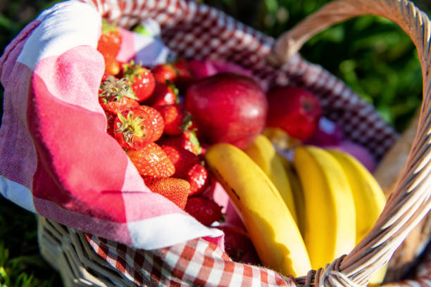 Picnic basket & organic fruits