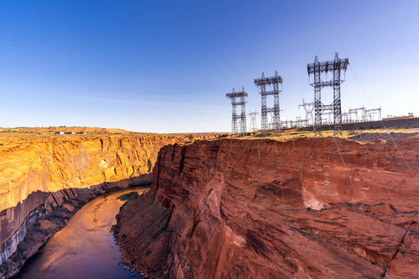 ダム上の発電所 - hydroelectric power station 写真 ストックフォトと画像