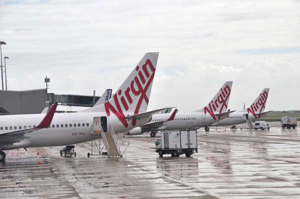 sur le tarmac - virgin group photos et images de collection