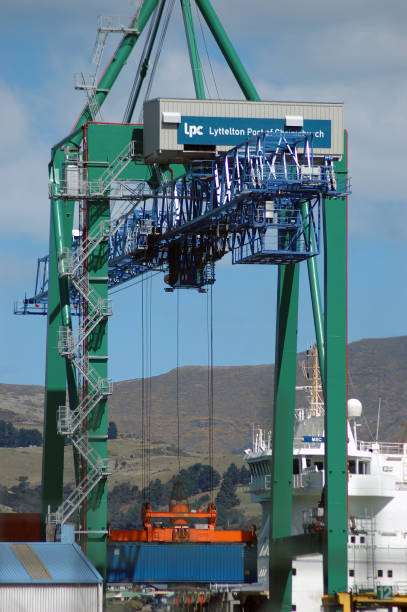 lyttleton crane - containerisation imagens e fotografias de stock