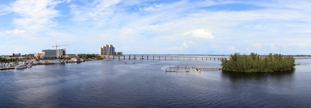 istock Caloosahatchee Bridge over the Caloosahatchee River 1168778930