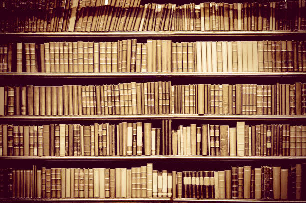 도서관의 오래된 책 - library bookshelf old book 뉴스 사진 이미지