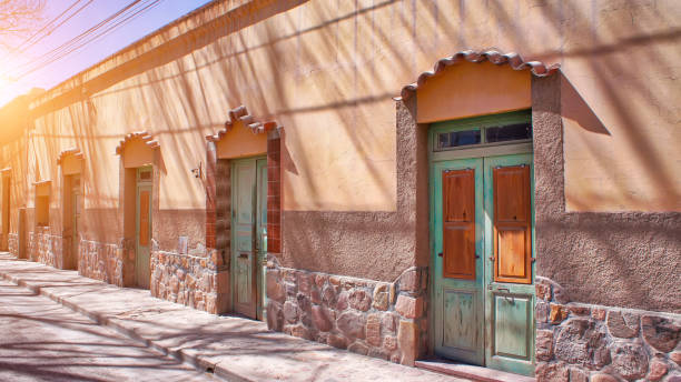 argentina y humahuaca calles escénicas en el centro histórico de la ciudad - photography north america cactus plant fotografías e imágenes de stock