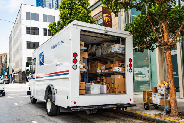 USPS delivery van stopped in front of a UPS location, unloading Amazon packages August 10, 2019 San Francisco / CA / USA - USPS delivery van stopped in front of a UPS location, unloading Amazon packages united states postal service photos stock pictures, royalty-free photos & images