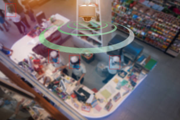 eine blitzer-dome-kamera neue technologie 4.0 signal für die überprüfung der geschwindigkeit von autos auf hoher weg und überprüfen sie auf sicheren unfall sind signal der autos bewegungserkennung scheck durch cctv-system - dome camera security system security stock-fotos und bilder