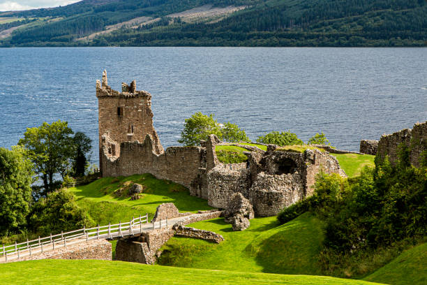 ウルクハート城 - urquhart castle ストックフォトと画像