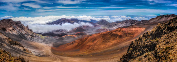 top of haleakala crater - haleakala national park maui nature volcano stock-fotos und bilder