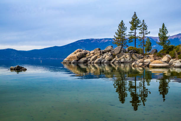 puerto de arena de lake tahoe - picturesque america or the land we live in fotografías e imágenes de stock