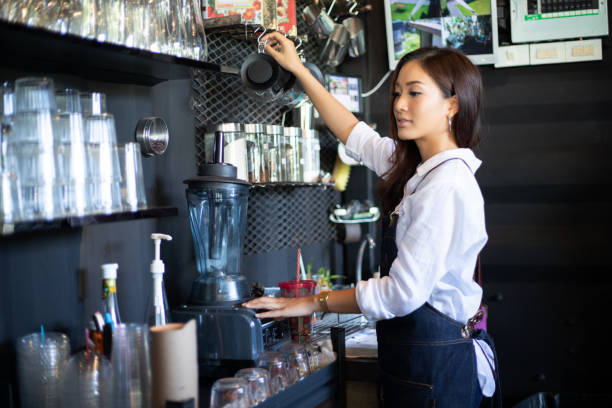 asian women barista smiling and using coffee machine in coffee shop counter - working woman small business owner food and drink cafe concept - restaurant food food and drink industry food service occupation imagens e fotografias de stock